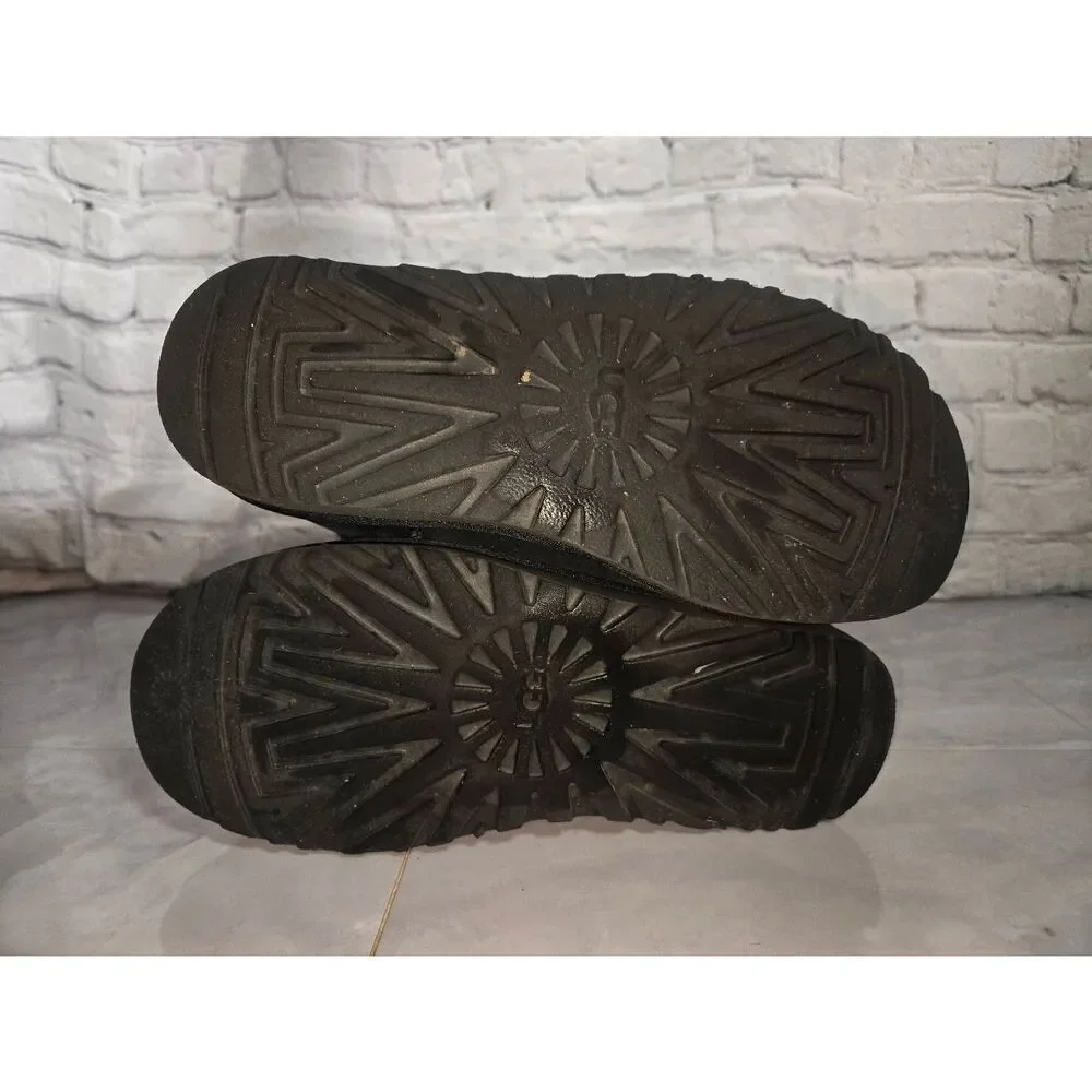 UGG bailey button